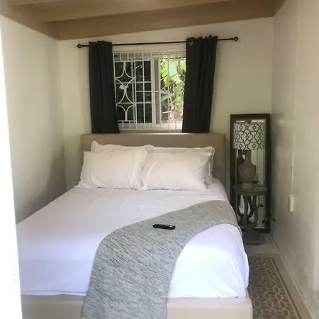 Mae Villa